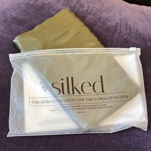 Satin Pillow Sleeve - Green
